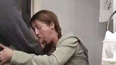 Баба снима как порно курви нейна приятелка се чука и сама мастурбира на това.