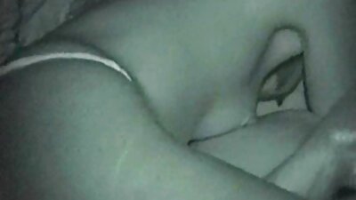 Чукане на млада уличница в кожи от първо секс порно изнасилване лице след нейния свирка.