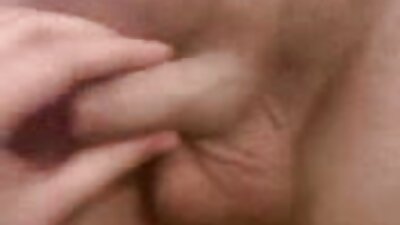 Зряла жена без бикини стои турецкая порно над мъж и дръпва путката си пред лицето .